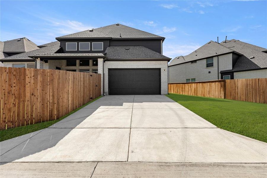 Exterior details and patio area of a home in Collinsbrook Farm, Frisco (Image 3).