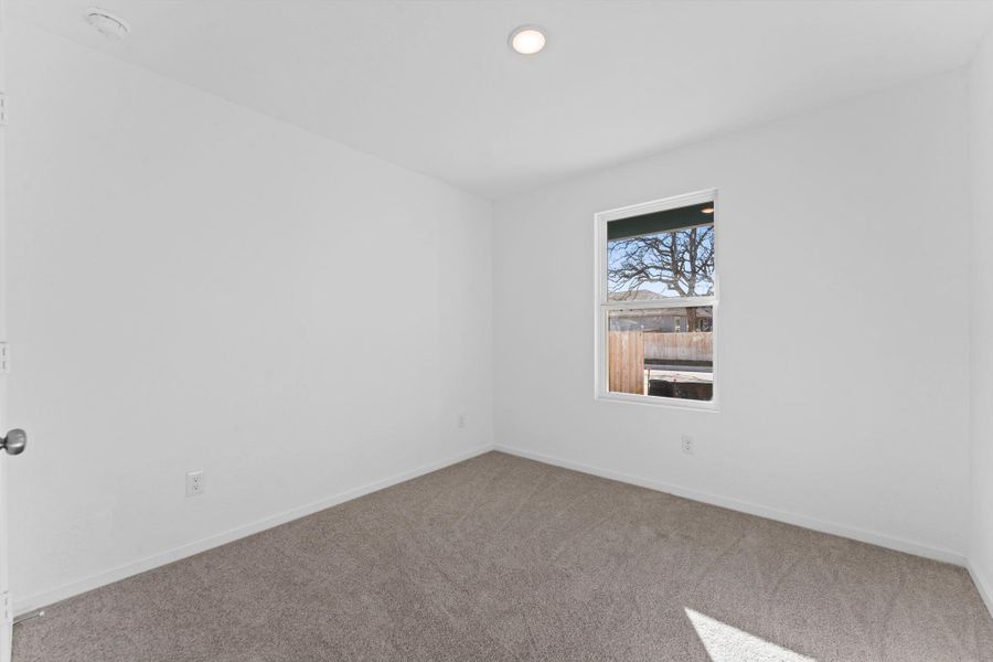 Spacious, unfurnished interior of a new home in Friendship Oaks, Fredericksburg (Image 12).