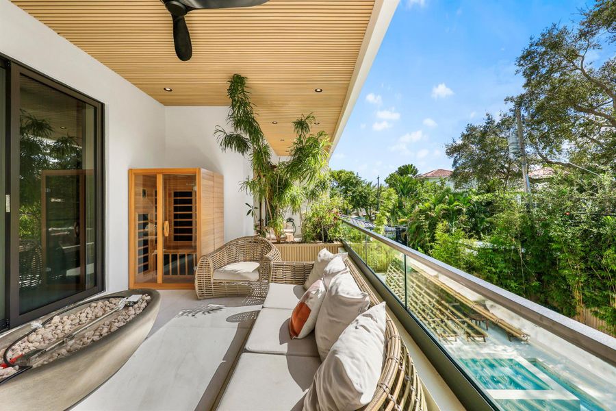 Exterior details and patio area of a home in , Fort Lauderdale (Image 33).