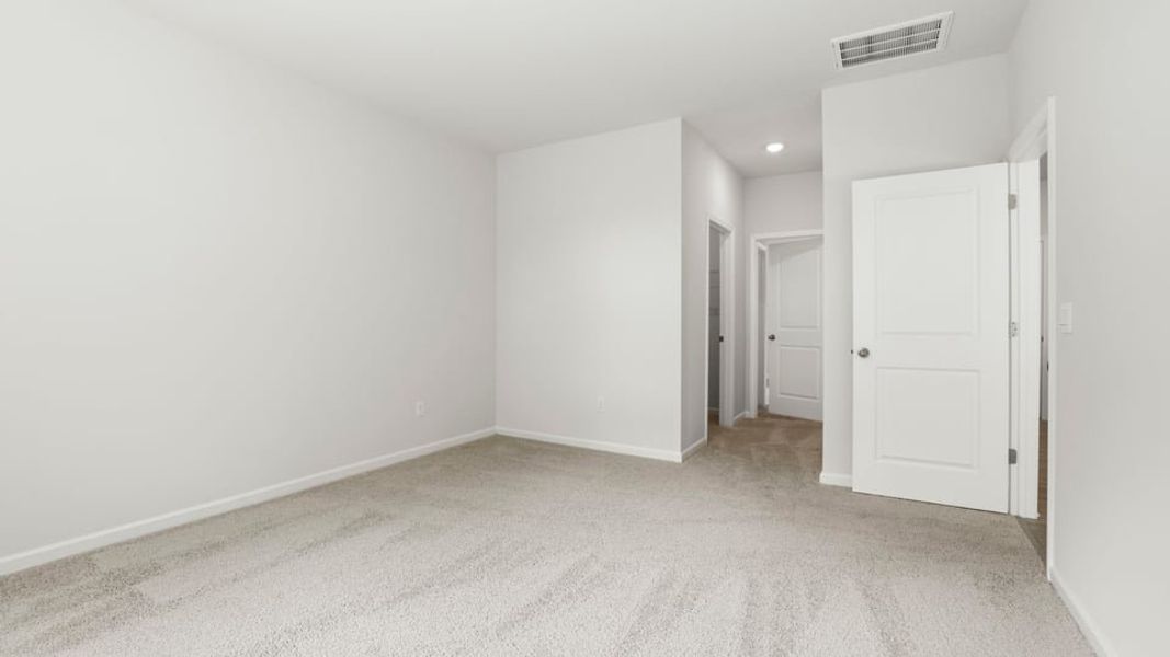 Spacious, unfurnished interior of a new home in Sherwood Gardens, Landrum (Image 33).
