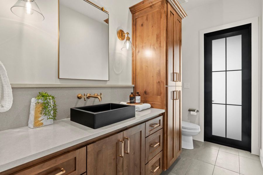 Guest bath that opens to outdoor living and pool.