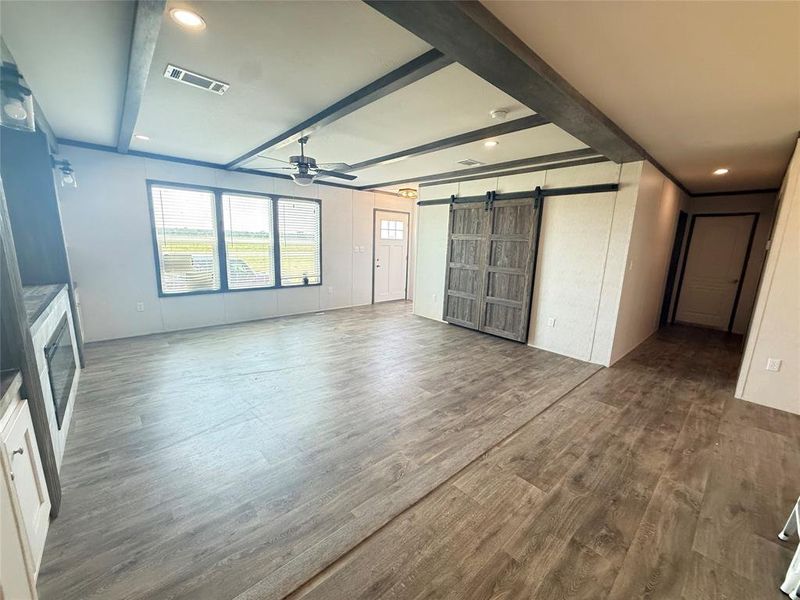 Spacious, unfurnished interior of a new home in , Paris (Image 17).
