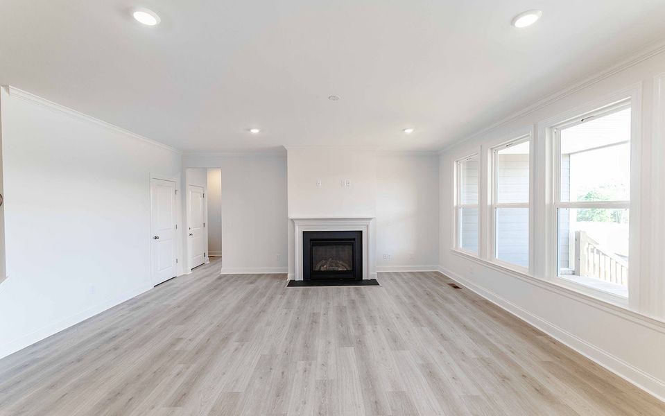 Spacious, unfurnished interior of a new home in Aden Woods, Fairview (Image 16).