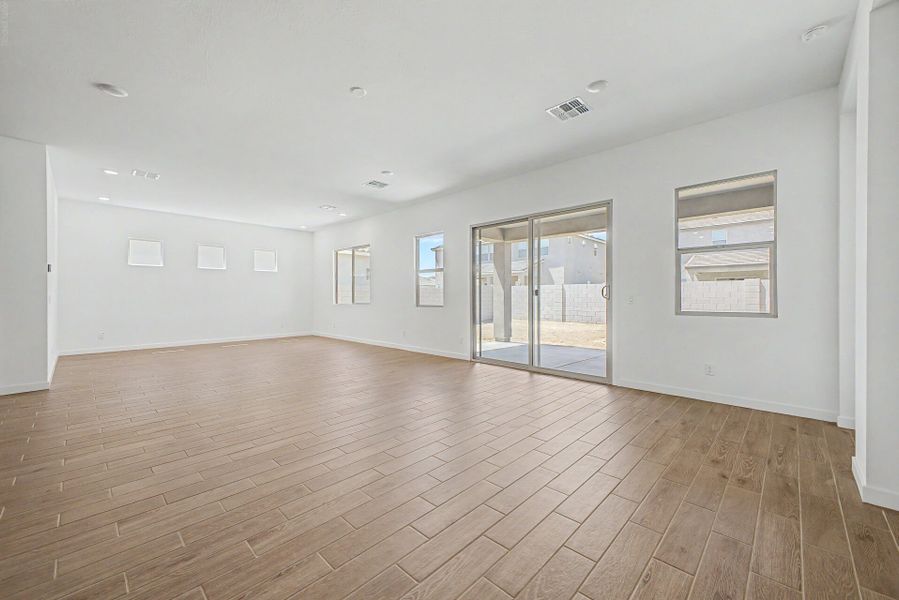 Spacious, unfurnished interior of a new home in Landmarke, San Tan Valley (Image 10). Spacious, unfurnished interior of a new home in Landmarke, San Tan Valley (Image 10).