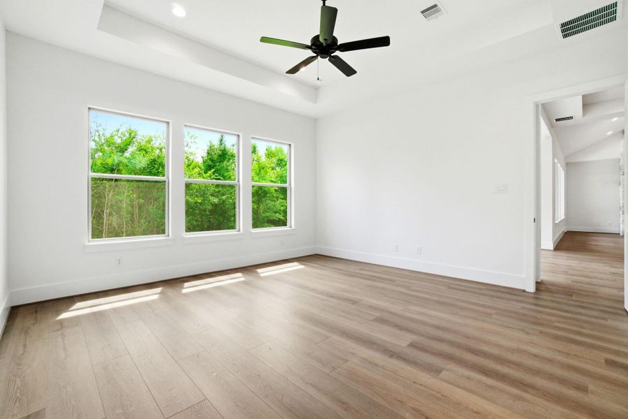 Spacious, unfurnished interior of a new home in Chapel Bend, Montgomery (Image 16).