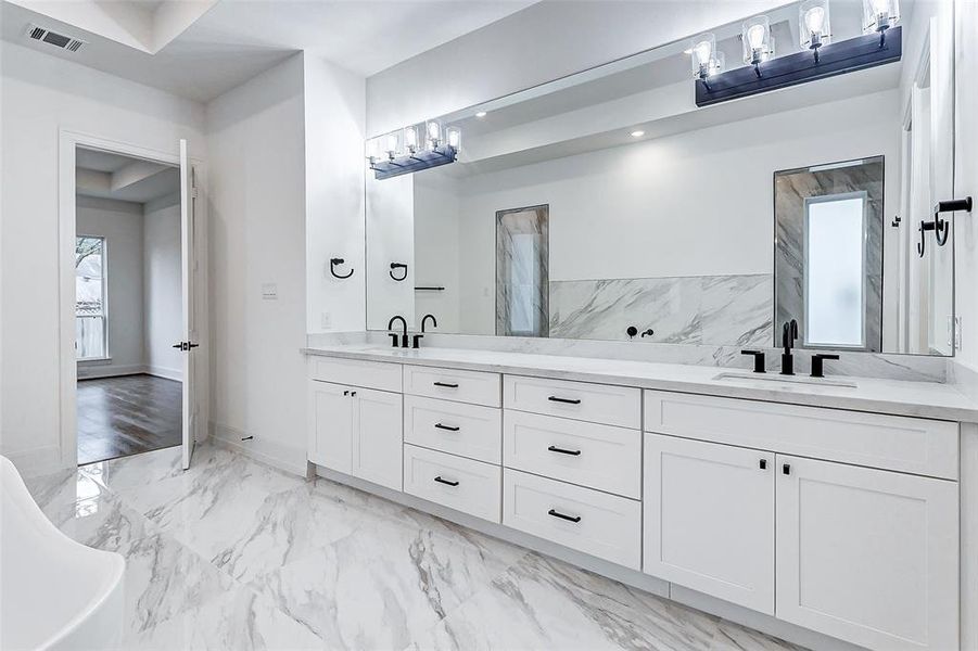 The sprawling counters along with the under cabinet storage provides plenty of storage space for all of your toiletries, make-up and other maintenance essentials.