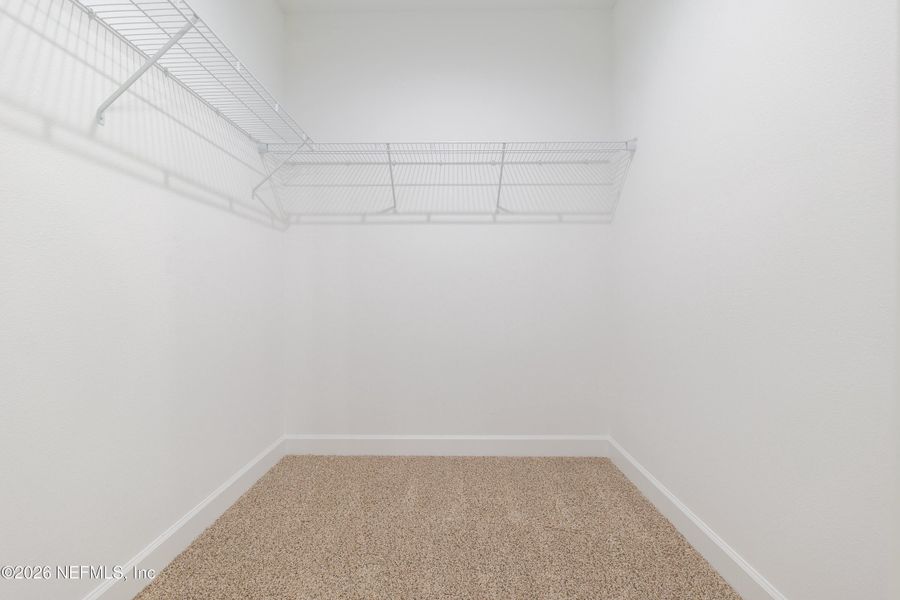 Spacious, unfurnished interior of a new home in , Middleburg (Image 16).