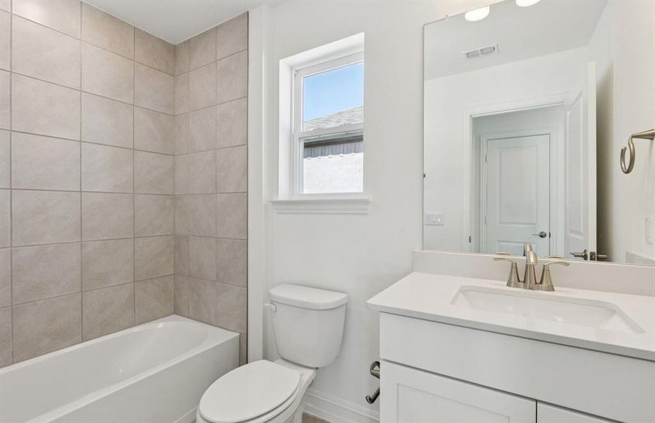 Spacious secondary bathroom Spacious secondary bathroom