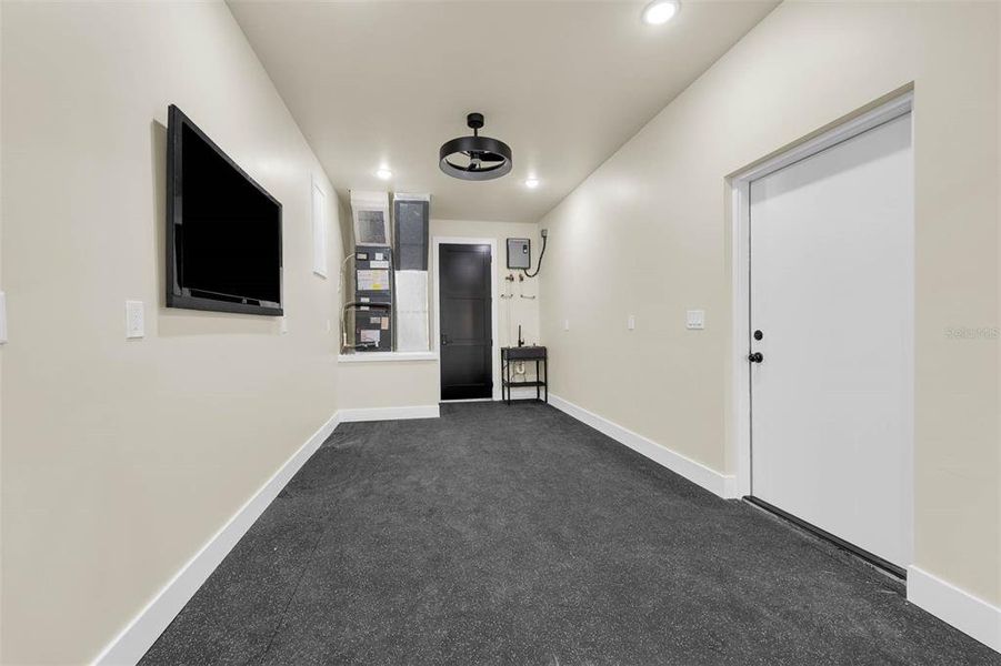 Spacious, unfurnished interior of a new home in , Orlando (Image 24).