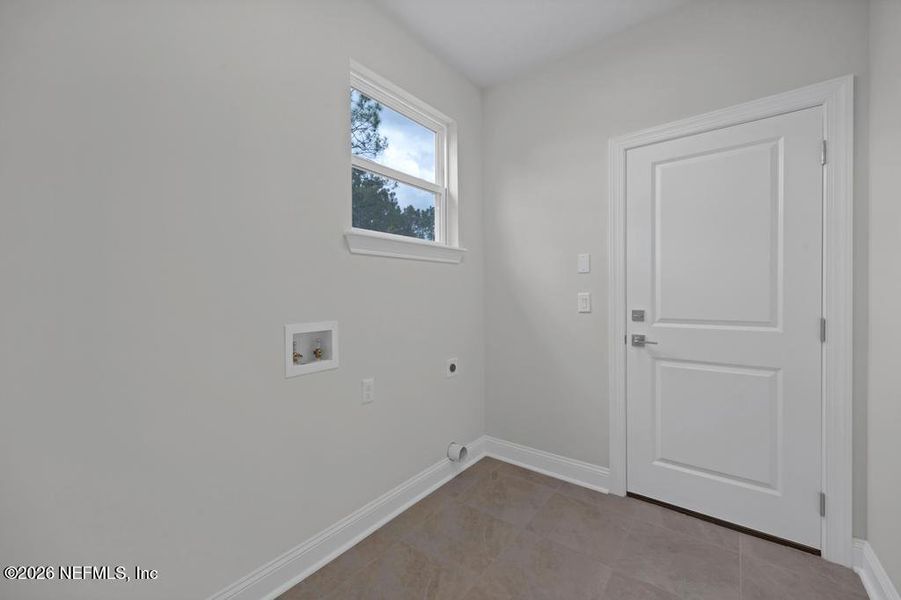 Spacious, unfurnished interior of a new home in , St. Augustine (Image 31).