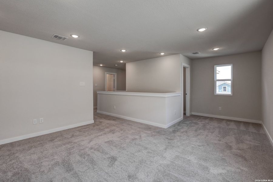 Spacious, unfurnished interior of a new home in Mesa Vista, San Antonio (Image 11).