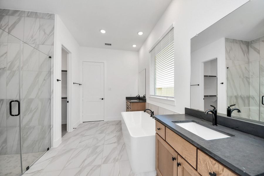 Furnished interior view inside a new home in Meridiana 50's, Manvel (Image 15).