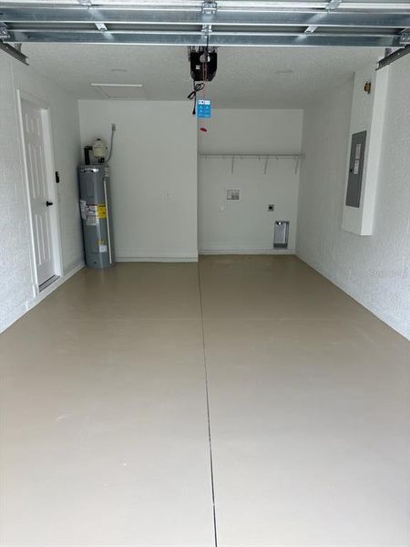 Spacious, unfurnished interior of a new home in , Citrus Springs (Image 22).