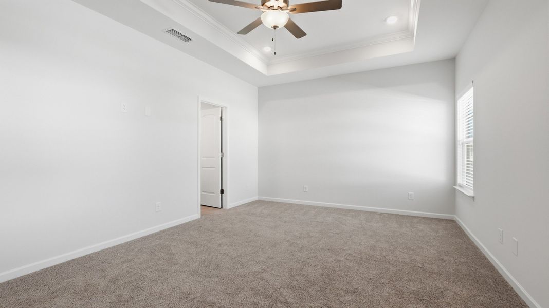 Spacious, unfurnished interior of a new home in Wheatfield, Shelbyville (Image 18).