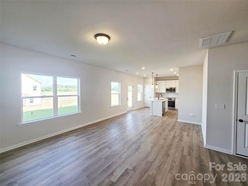 Spacious, unfurnished interior of a new home in Cedar Meadows, Monroe (Image 9).