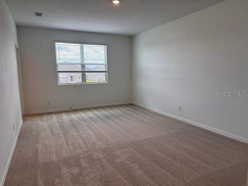 Spacious, unfurnished interior of a new home in Cypress Bluff, Groveland (Image 6).