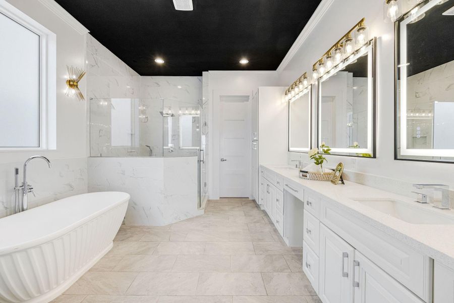A grand primary bathroom that is bright and airy for a relaxed barh experience.