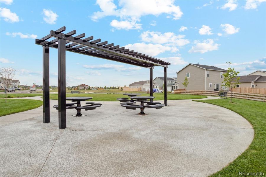 Community amenities in Cottonwood Greens, Fort Lupton (Image 21).