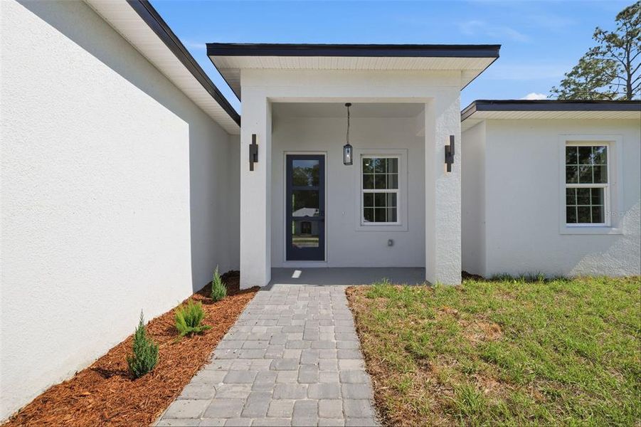 Exterior details and patio area of a home in , Ocala (Image 3).
