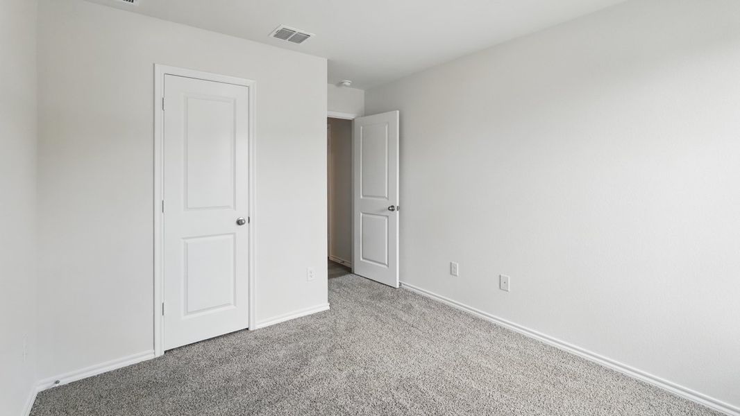 Spacious, unfurnished interior of a new home in Blaire Lake, Tyler (Image 31).