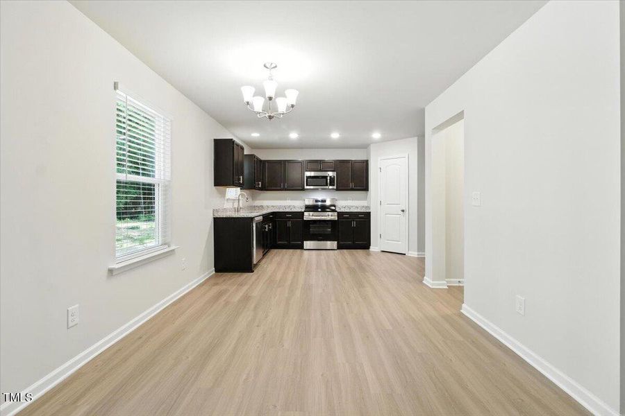 06-Living Room & Dining Area