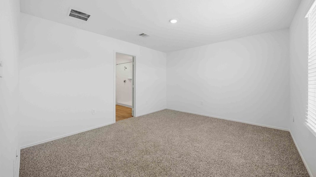 Spacious, unfurnished interior of a new home in Garver Heights, Houston (Image 6).