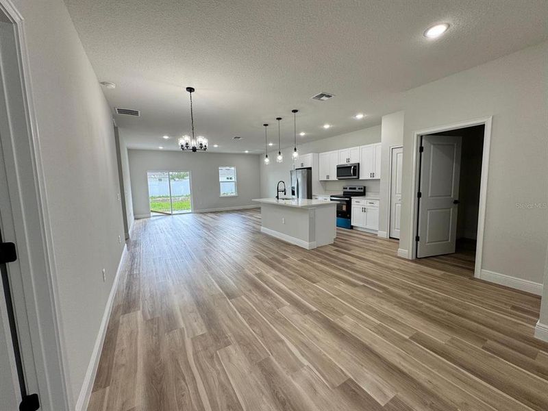 Spacious, unfurnished interior of a new home in , Ocala (Image 7).