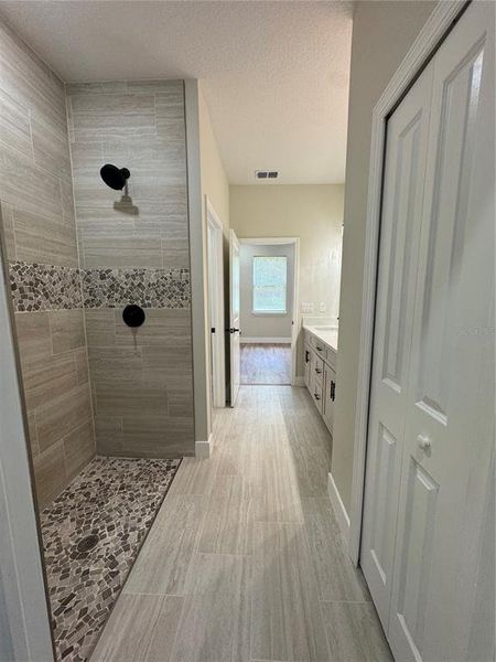 Spacious, unfurnished interior of a new home in , Auburndale (Image 31).