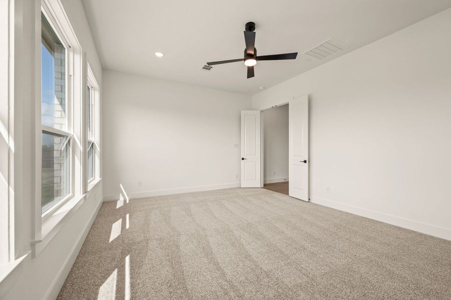 Spacious, unfurnished interior of a new home in NorthGlen, Haslet (Image 36).