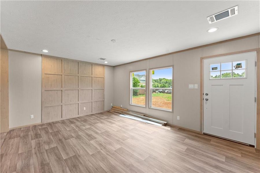 Spacious, unfurnished interior of a new home in , Lula (Image 14).