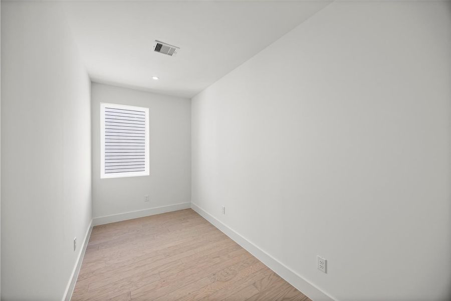 Spacious, unfurnished interior of a new home in , Houston (Image 16).