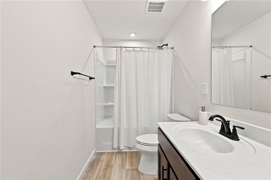 Furnished interior view inside a new home in Sweetbay Farm, Lawrenceville (Image 13).