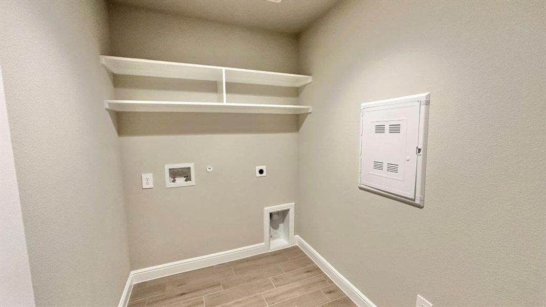 Spacious, unfurnished interior of a new home in Rock Creek Ranch, Fort Worth (Image 11).