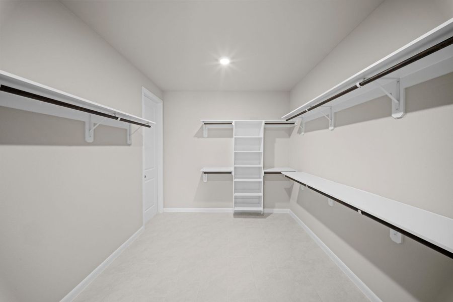 Spacious, unfurnished interior of a new home in Monte Cielo, Weslaco (Image 18).