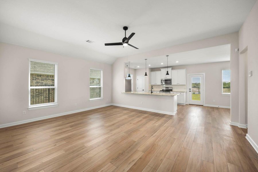 Spacious, unfurnished interior of a new home in Sunterra, Katy (Image 8).