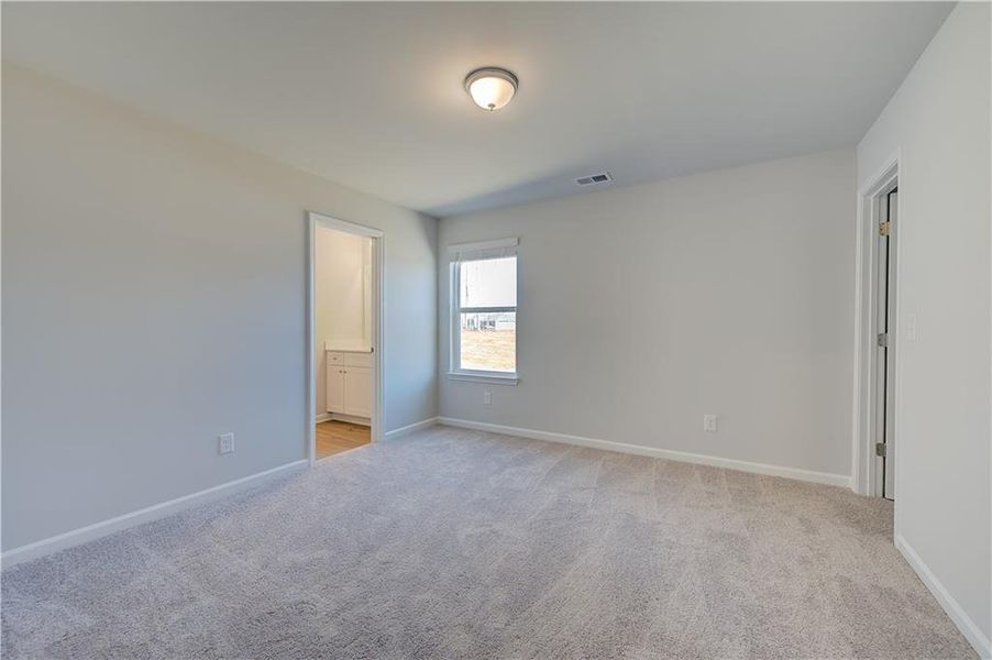 Spacious, unfurnished interior of a new home in Riverbend Overlook, Fayetteville (Image 28).