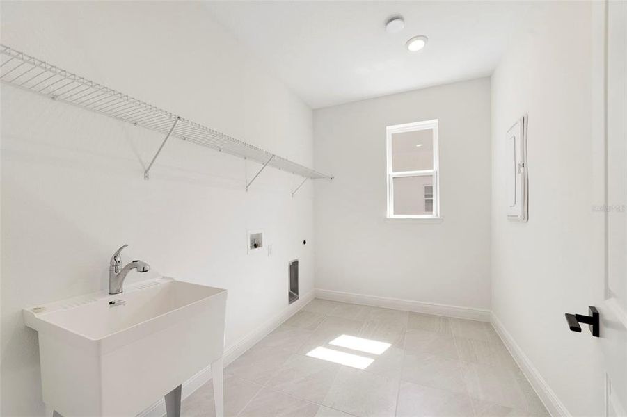 Spacious, unfurnished interior of a new home in Acuera Estates, Apopka (Image 15).
