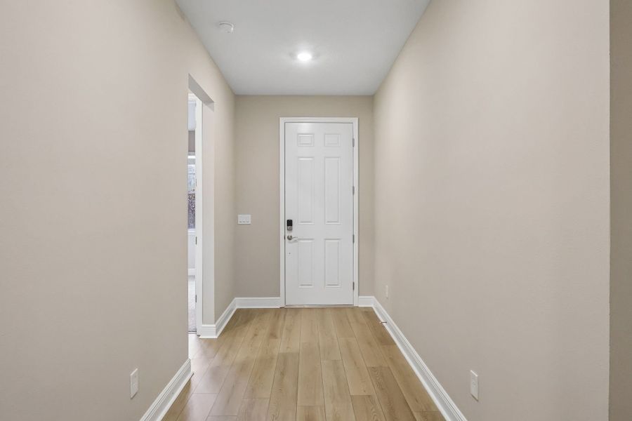 Spacious, unfurnished interior of a new home in Legends Preserve - Signature Series, Daytona Beach (Image 9).