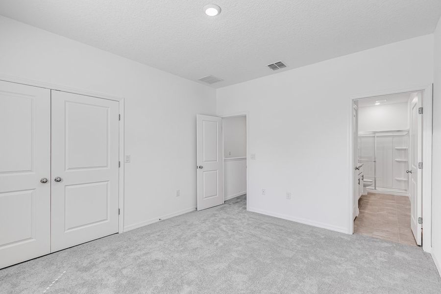 Spacious, unfurnished interior of a new home in Sabal Terrace, Jacksonville (Image 27).