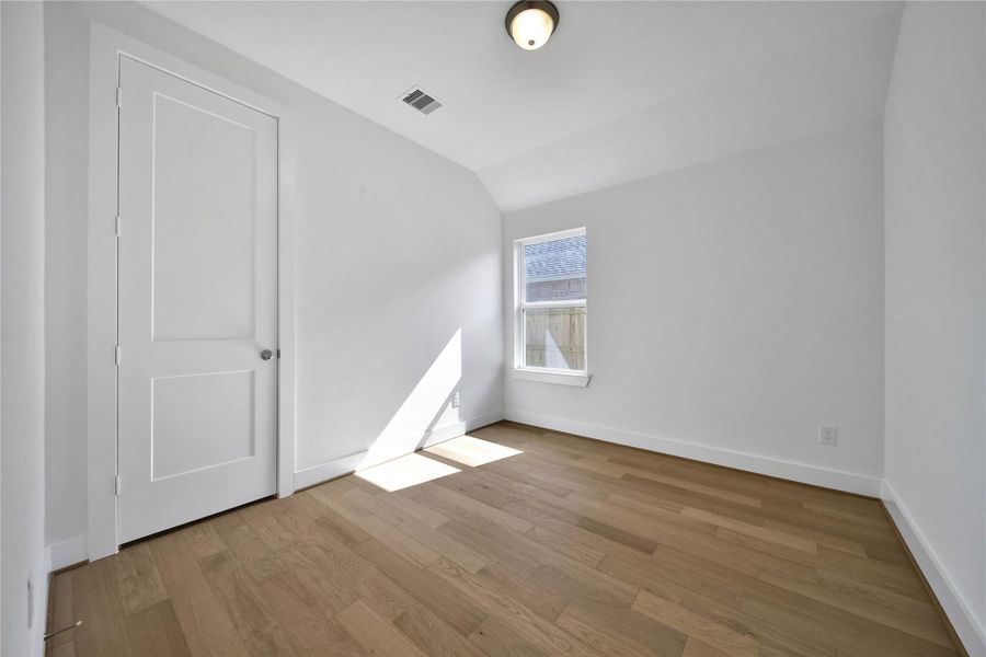 Spacious, unfurnished interior of a new home in , Rosharon (Image 31).