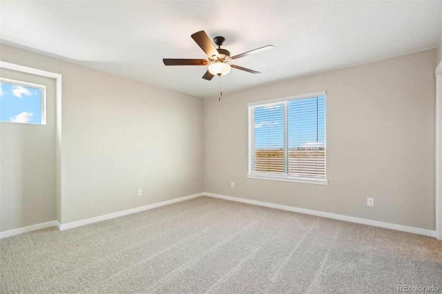 Spacious, unfurnished interior of a new home in Second Creek Farm, Commerce City (Image 7).