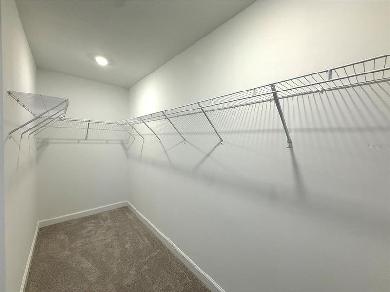 Spacious, unfurnished interior of a new home in , Bradenton (Image 25).