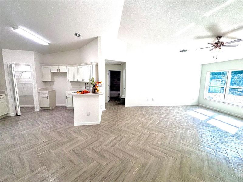 Spacious, unfurnished interior of a new home in , Summerfield (Image 12).