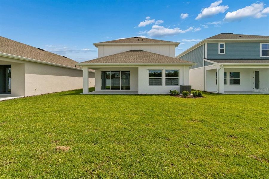 Exterior details and patio area of a home in Eastlyn, Bradenton (Image 4).