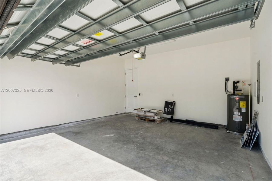 Spacious, unfurnished interior of a new home in , Fort Lauderdale (Image 39). Spacious, unfurnished interior of a new home in , Fort Lauderdale (Image 39).