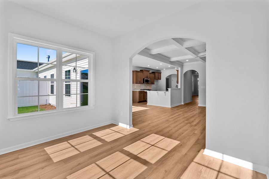 Spacious, unfurnished interior of a new home in Fieldstone, Lexington (Image 20).