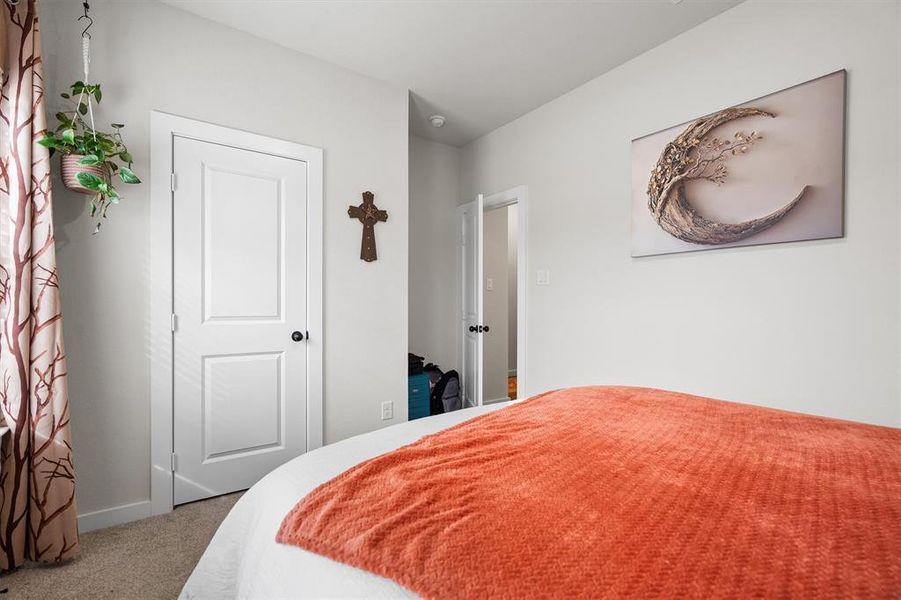 Furnished interior view inside a new home in Trail Creek, Cleburne (Image 16).