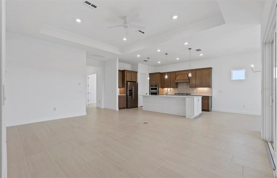 Spacious, unfurnished interior of a new home in Shores at Stillwater, Englewood (Image 20).