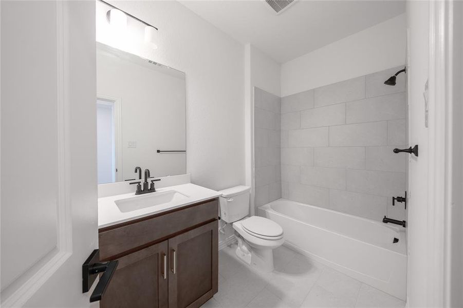 Furnished interior view inside a new home in Chalk Hill, Celina (Image 6).