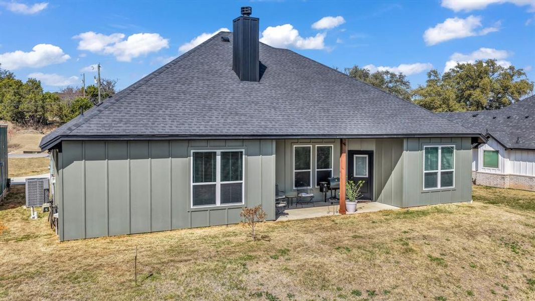 Exterior details and patio area of a home in , Granbury (Image 4).
